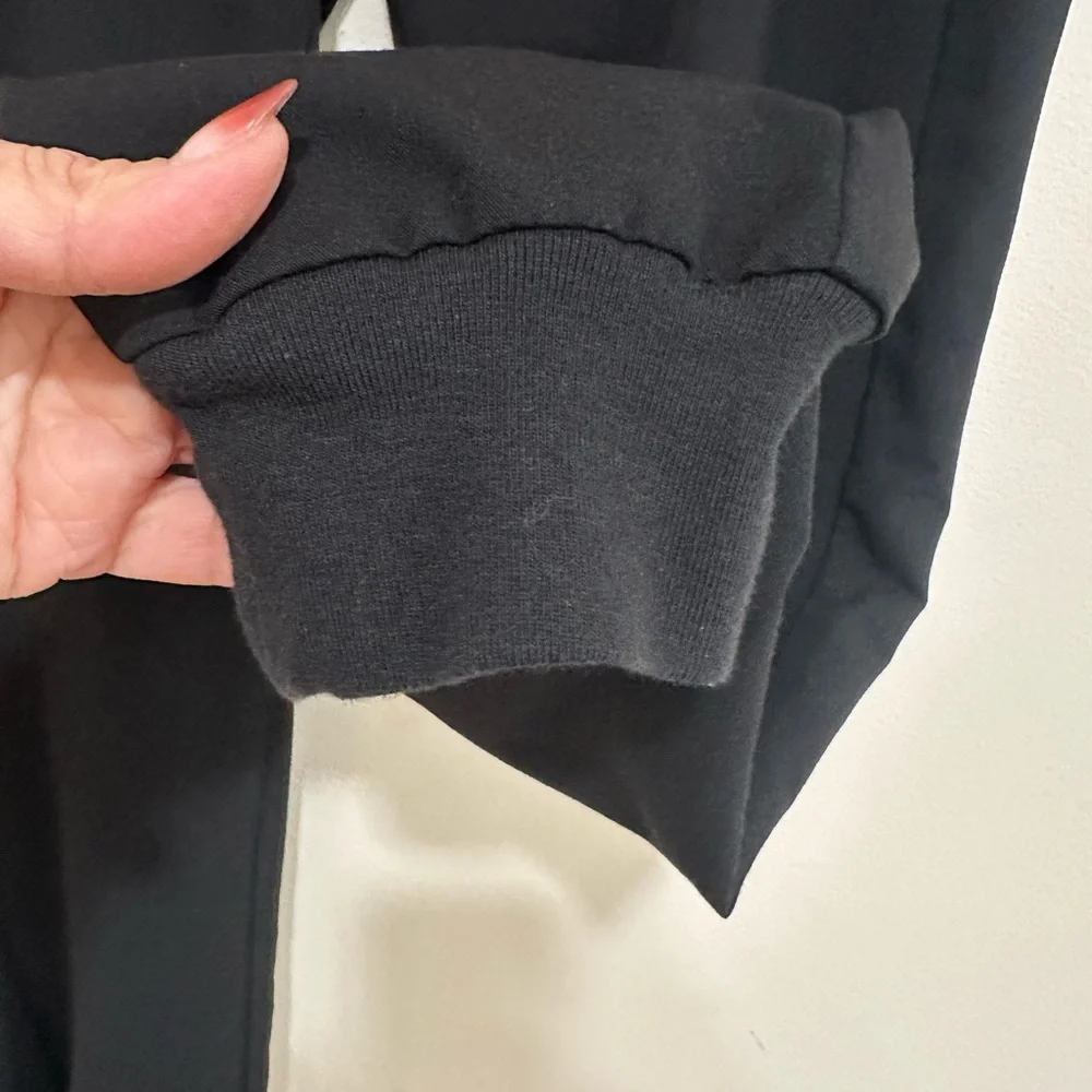 Men’s figs black Zamora jagger scrub pants. Size M.